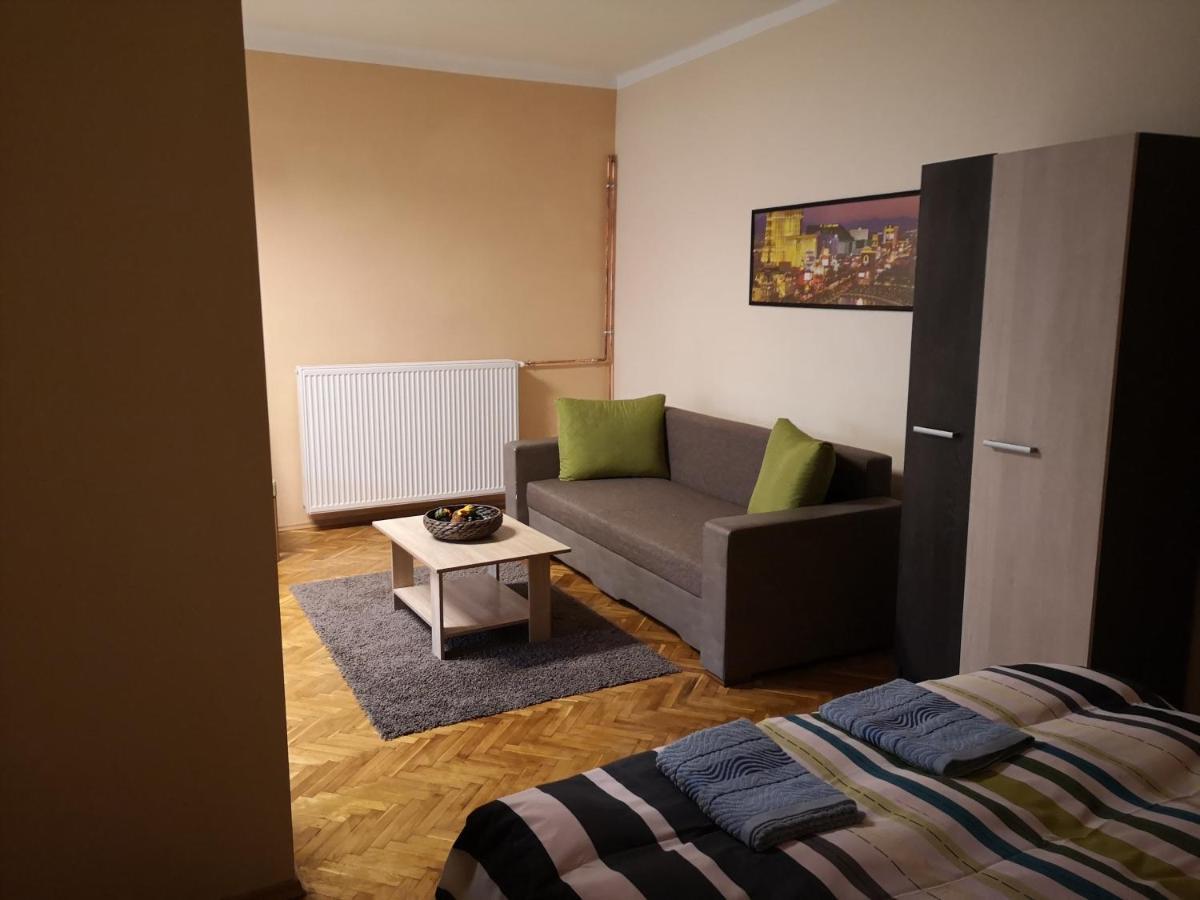 Veva Apartman - Eger Maganszallashely Екстер'єр фото