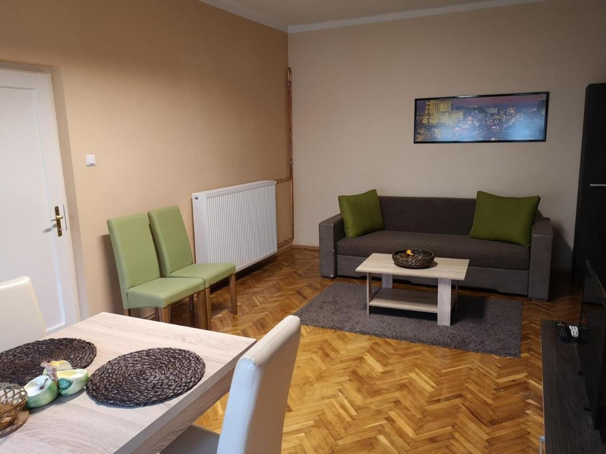 Veva Apartman - Eger Maganszallashely Екстер'єр фото