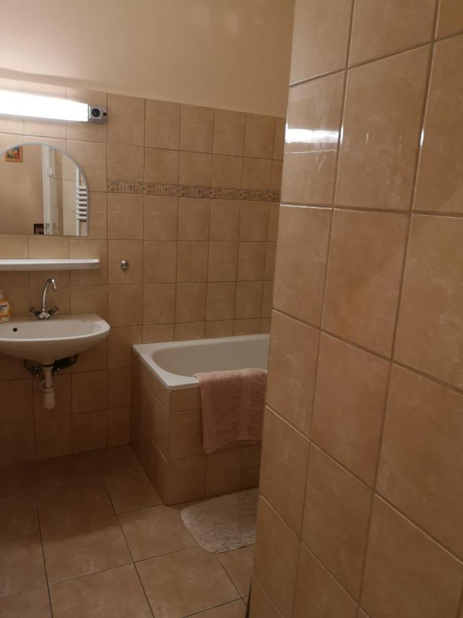 Veva Apartman - Eger Maganszallashely Екстер'єр фото