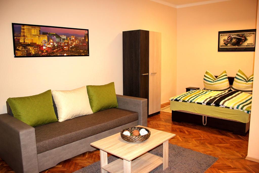 Veva Apartman - Eger Maganszallashely Екстер'єр фото