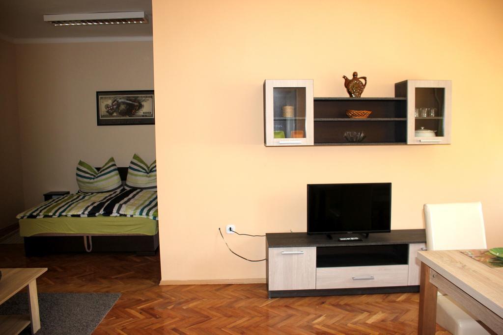Veva Apartman - Eger Maganszallashely Екстер'єр фото