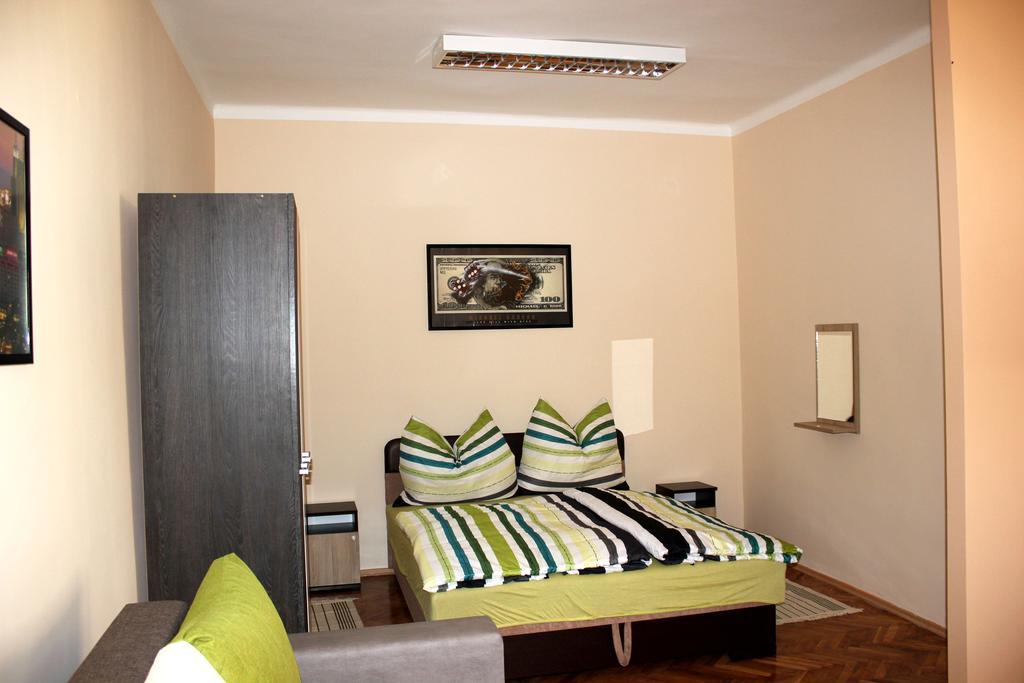 Veva Apartman - Eger Maganszallashely Екстер'єр фото