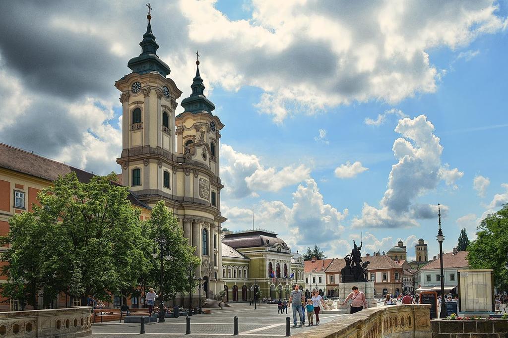 Veva Apartman - Eger Maganszallashely Екстер'єр фото